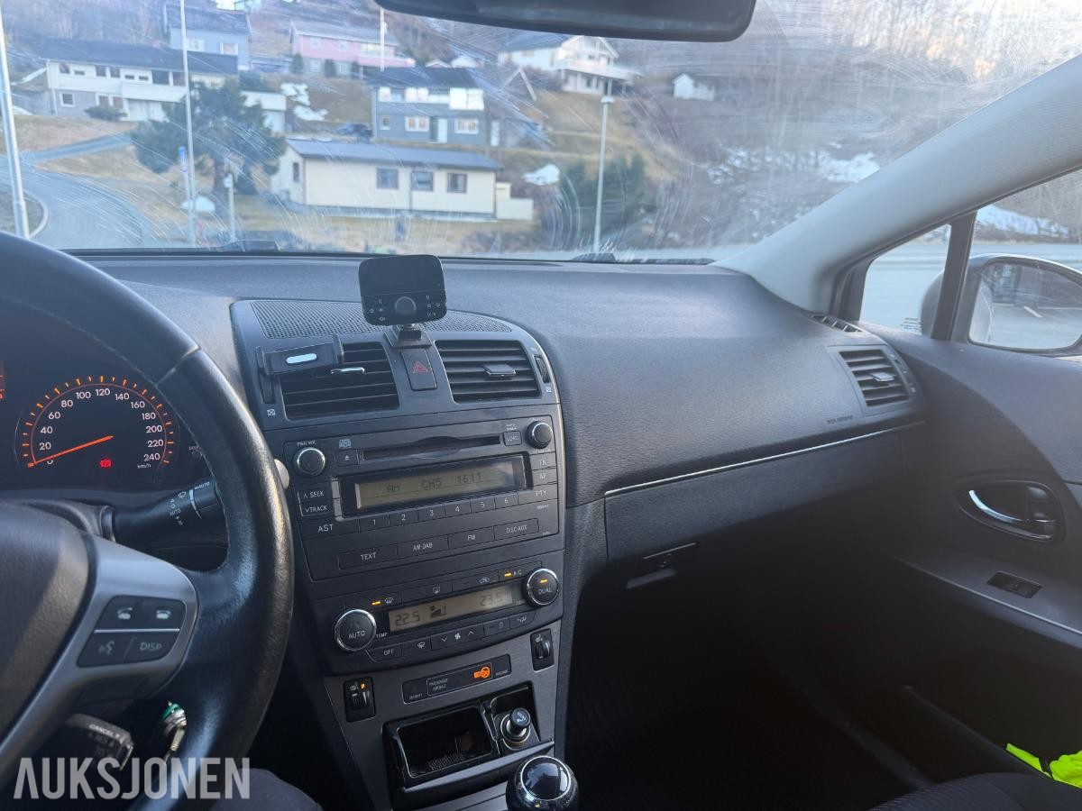 2009 Toyota Avensis 2.0D 126hk Manuell 174890 km