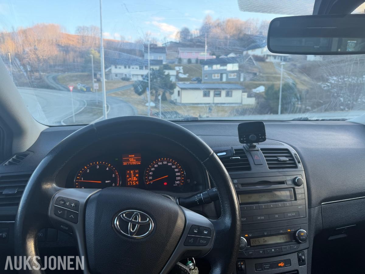 2009 Toyota Avensis 2.0D 126hk Manuell 174890 km
