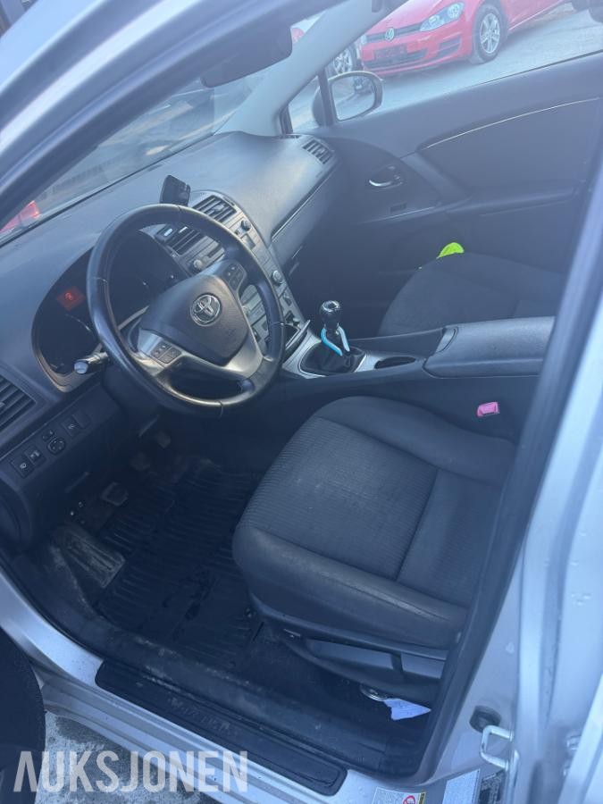 2009 Toyota Avensis 2.0D 126hk Manuell 174890 km