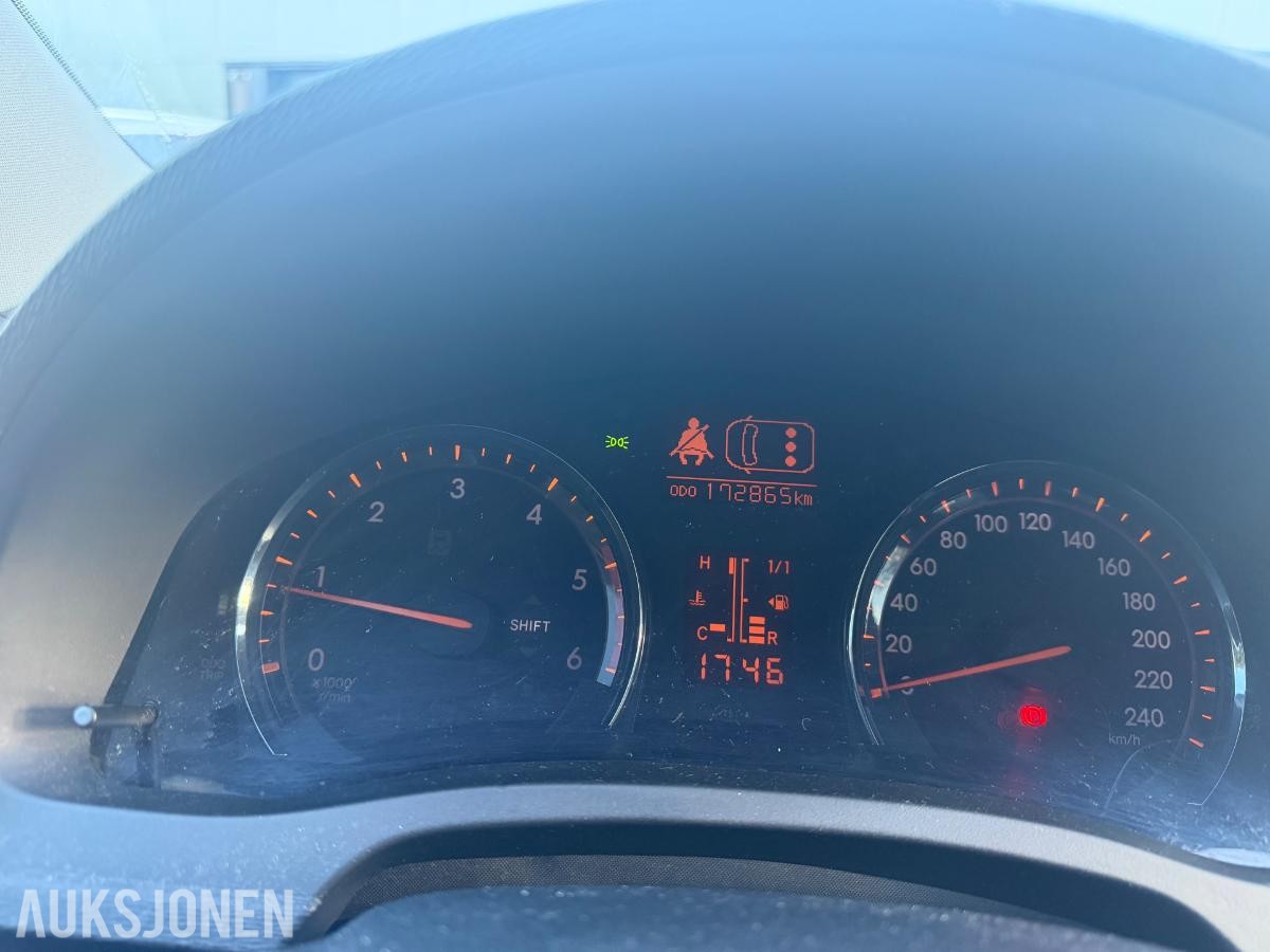 2009 Toyota Avensis 2.0D 126hk Manuell 174890 km