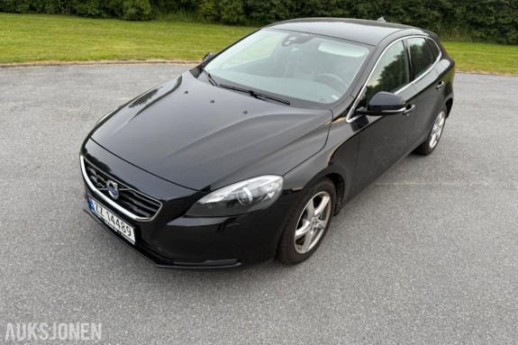 2013 VOLVO V40 D2 1.6 Bensin 150 HK – FULL SERVICEHISTORIKK – SKINN – EU TIL 2027 – REPARASJONSOBJEKT