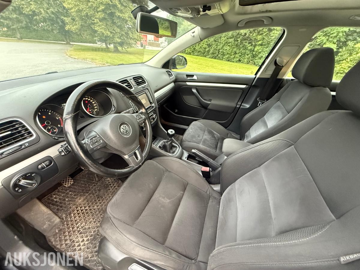 2011 VOLKSWAGEN GOLF VARIANT 1.6 TDI 4MOTION – REPARASJONSOBJEKT – FIREHJULSTREKK – PANORAMATAK