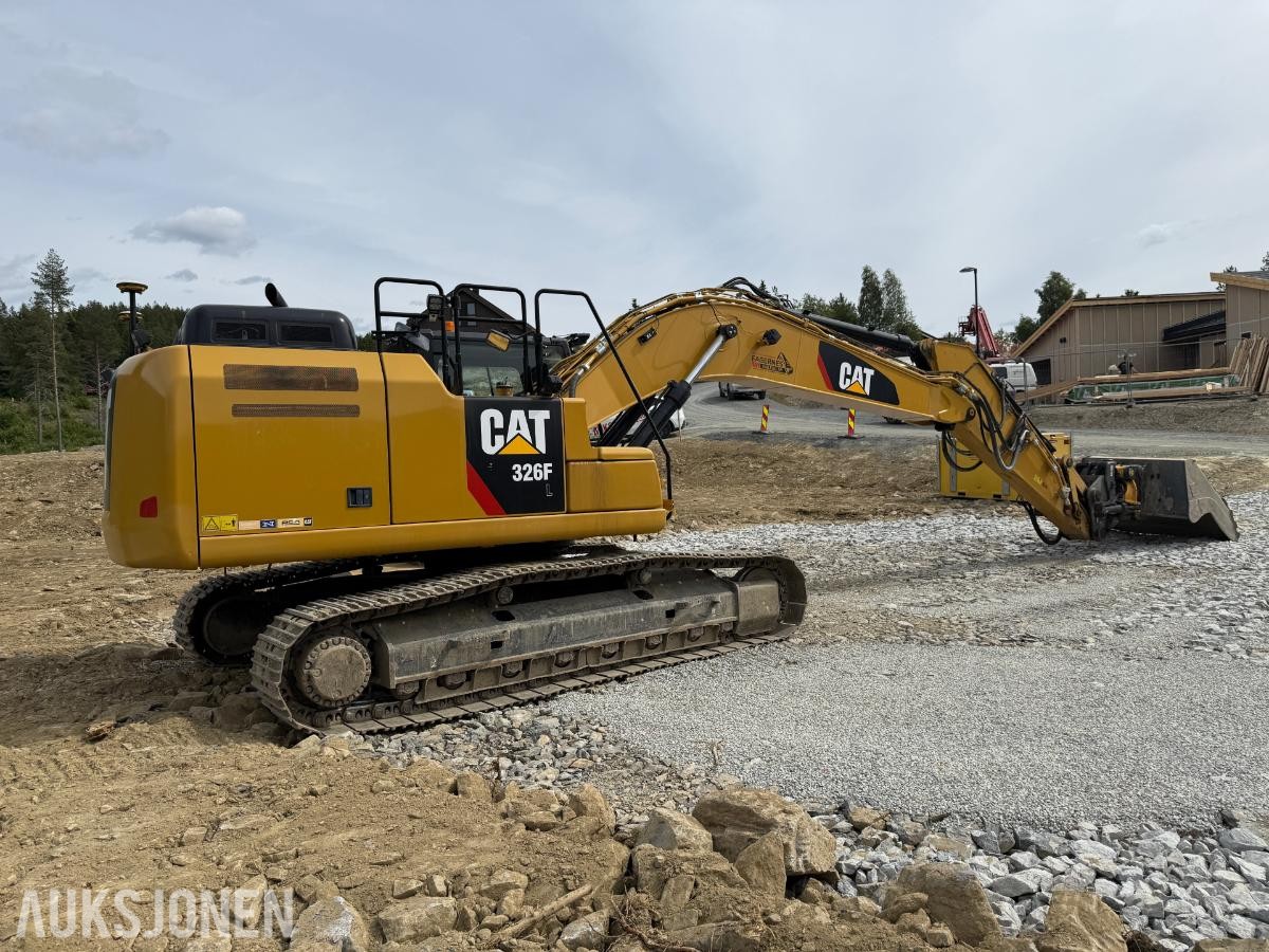 2020 Cat 326F Gravemaskin m/Tiltrotator og 2 skuffer
