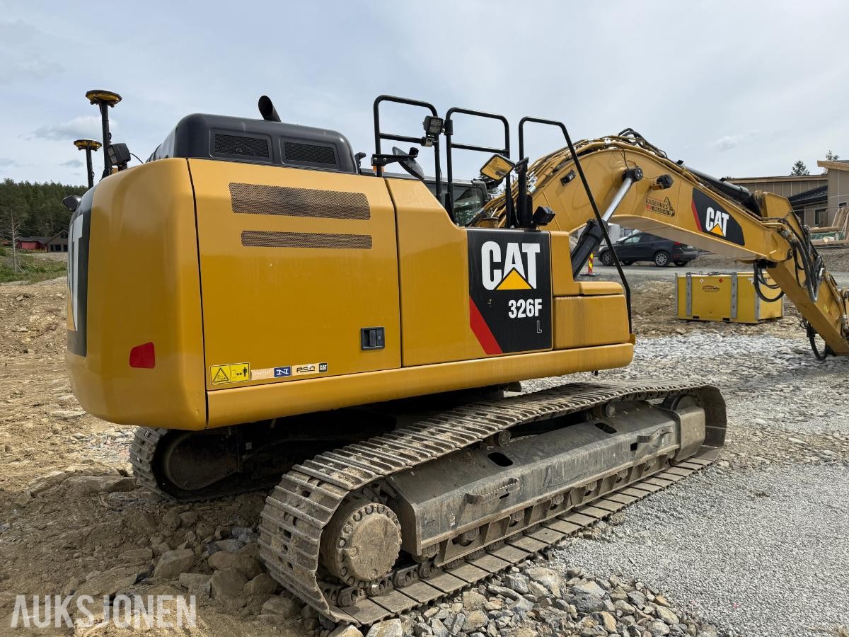 2020 Cat 326F Gravemaskin m/Tiltrotator og 2 skuffer