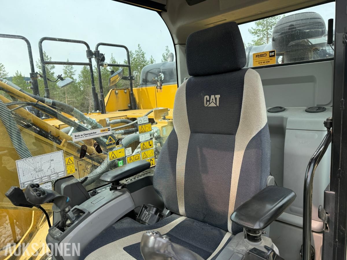 2020 Cat 326F Gravemaskin m/Tiltrotator og 2 skuffer