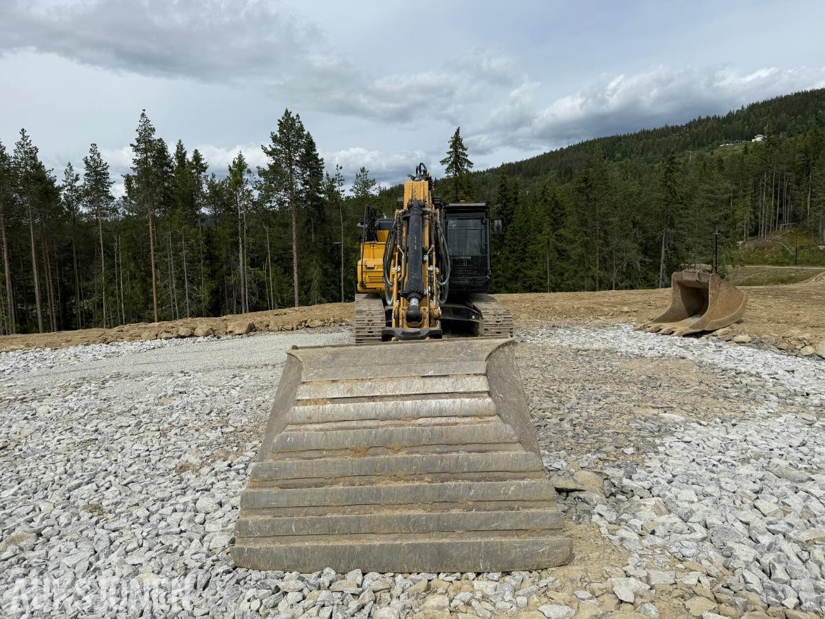 2020 Cat 326F Gravemaskin m/Tiltrotator og 2 skuffer