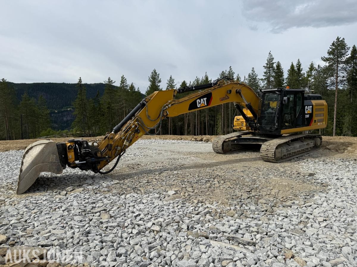 2020 Cat 326F Gravemaskin m/Tiltrotator og 2 skuffer