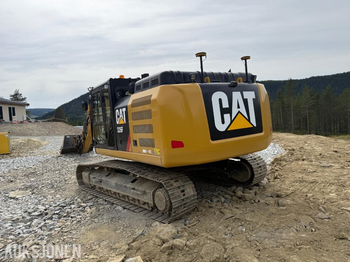 2020 Cat 326F Gravemaskin m/Tiltrotator og 2 skuffer