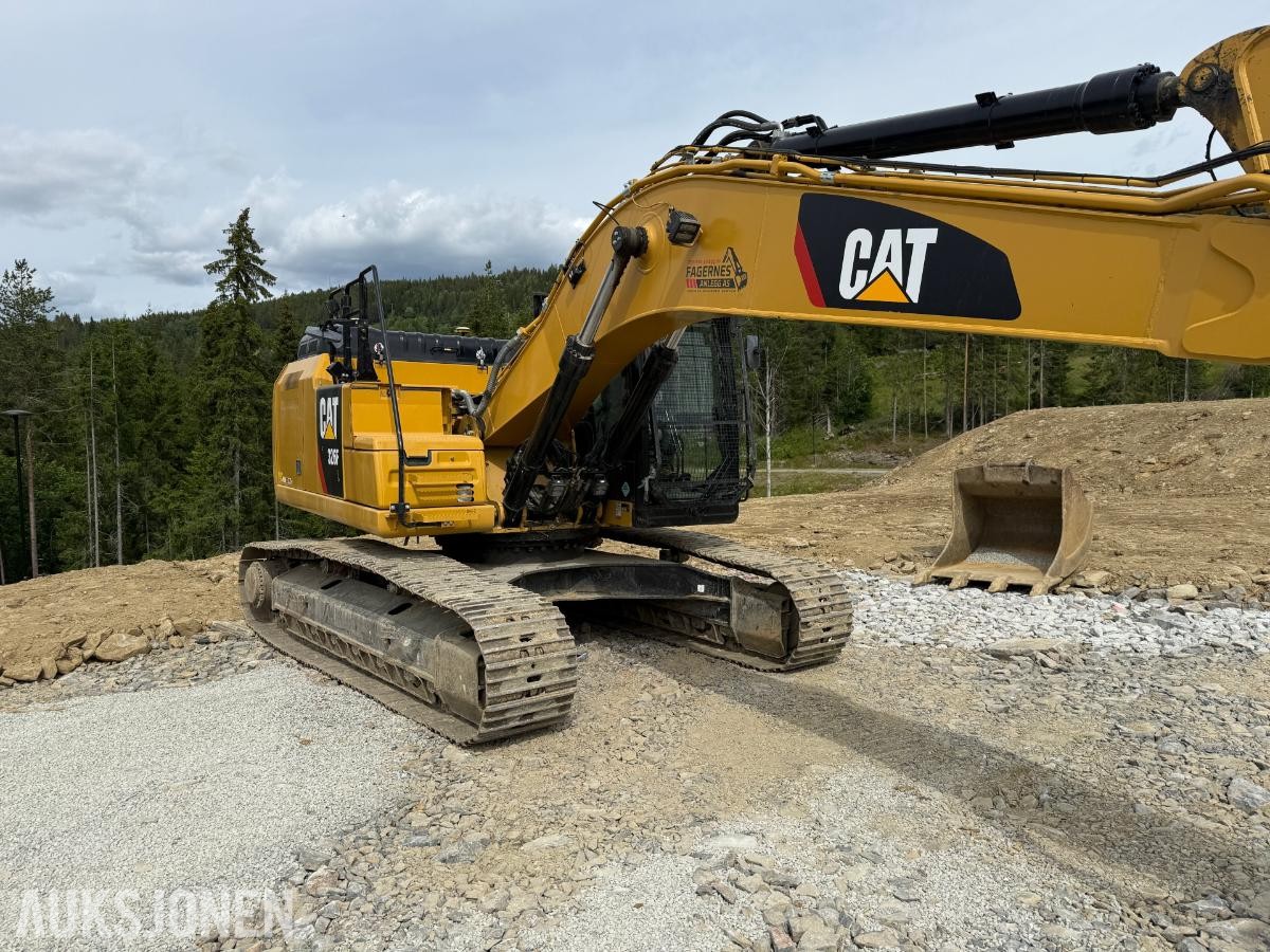 2020 Cat 326F Gravemaskin m/Tiltrotator og 2 skuffer