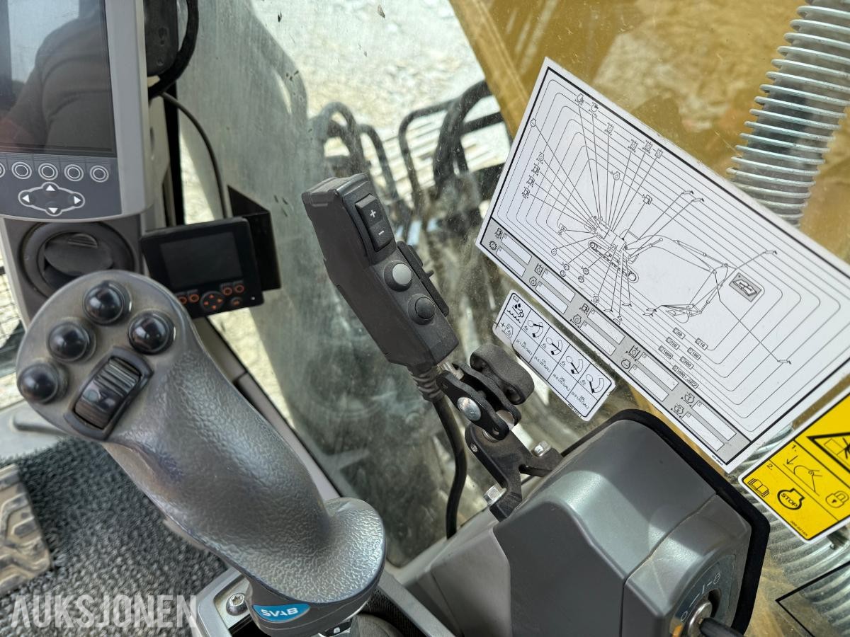 2020 Cat 326F Gravemaskin m/Tiltrotator og 2 skuffer