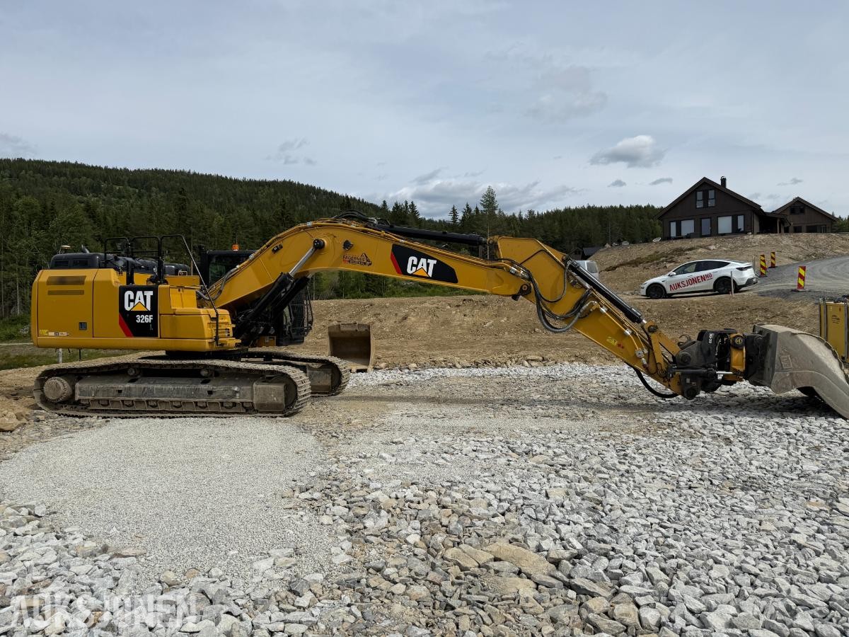 2020 Cat 326F Gravemaskin m/Tiltrotator og 2 skuffer