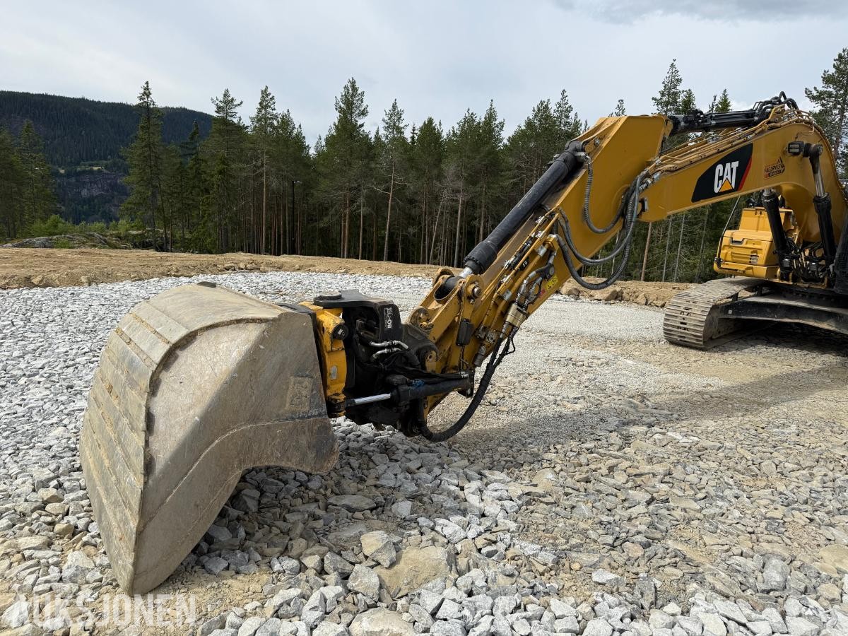 2020 Cat 326F Gravemaskin m/Tiltrotator og 2 skuffer