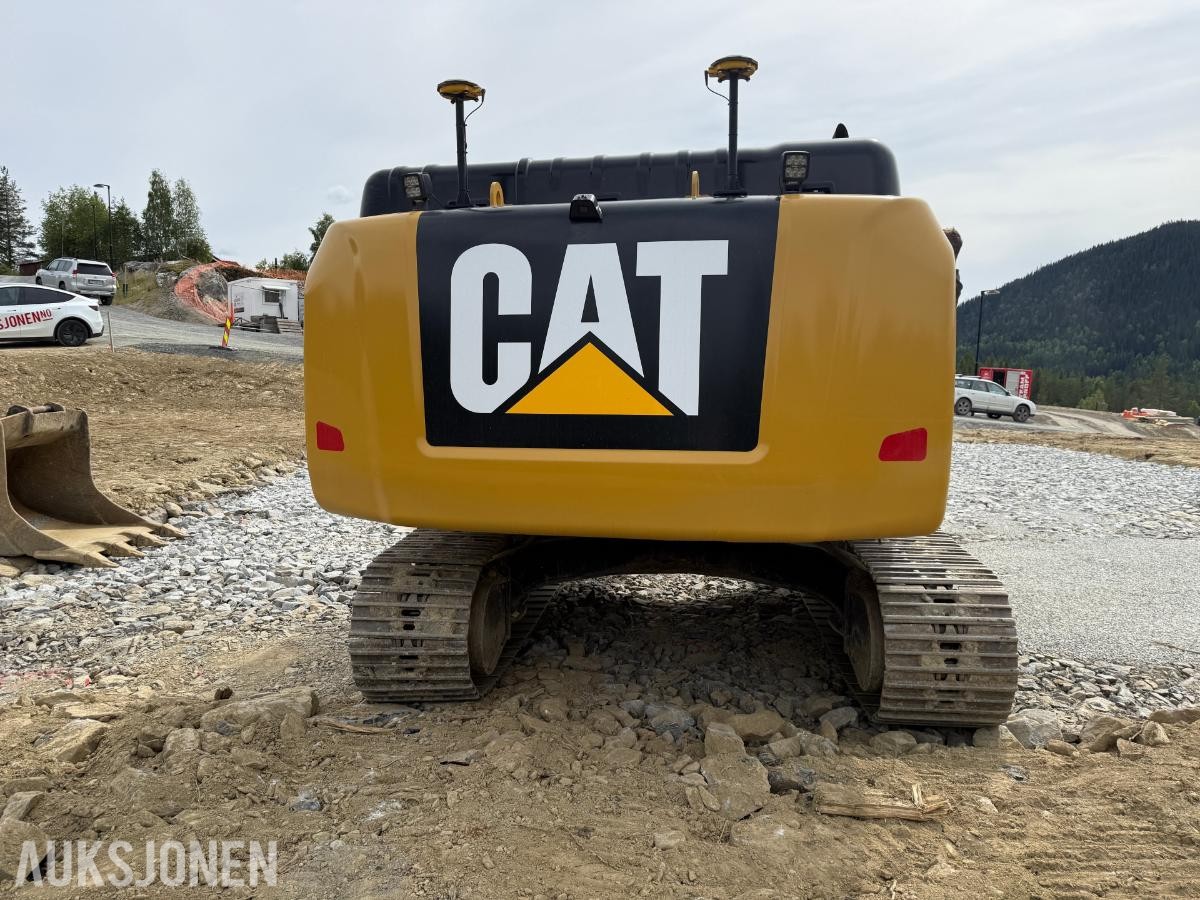 2020 Cat 326F Gravemaskin m/Tiltrotator og 2 skuffer