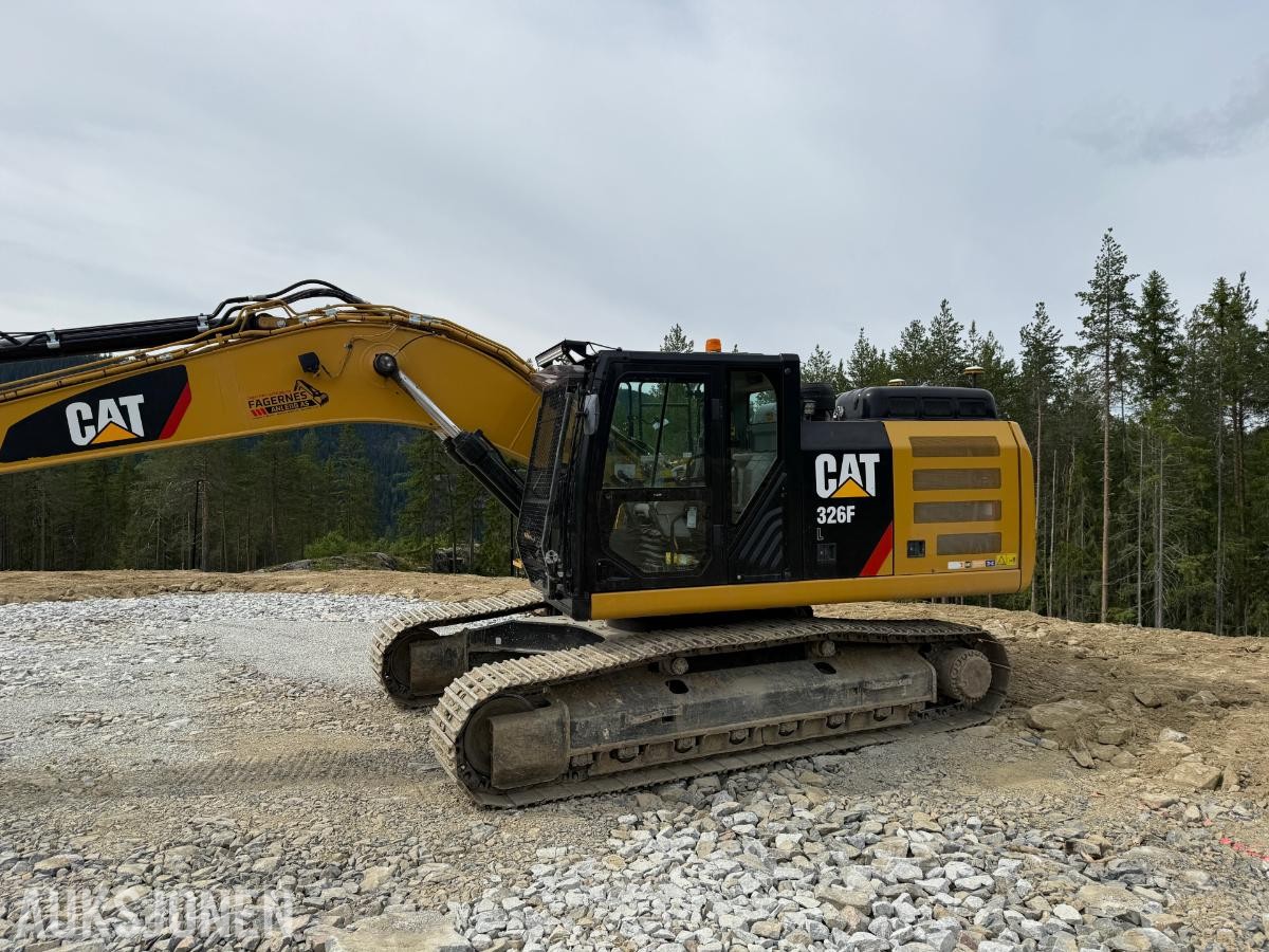 2020 Cat 326F Gravemaskin m/Tiltrotator og 2 skuffer