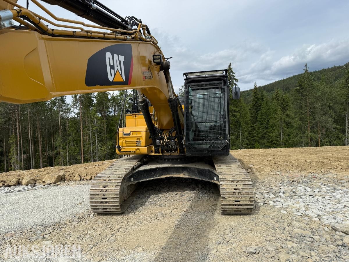 2020 Cat 326F Gravemaskin m/Tiltrotator og 2 skuffer