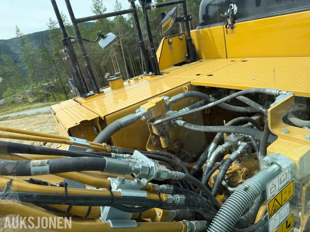 2020 Cat 326F Gravemaskin m/Tiltrotator og 2 skuffer