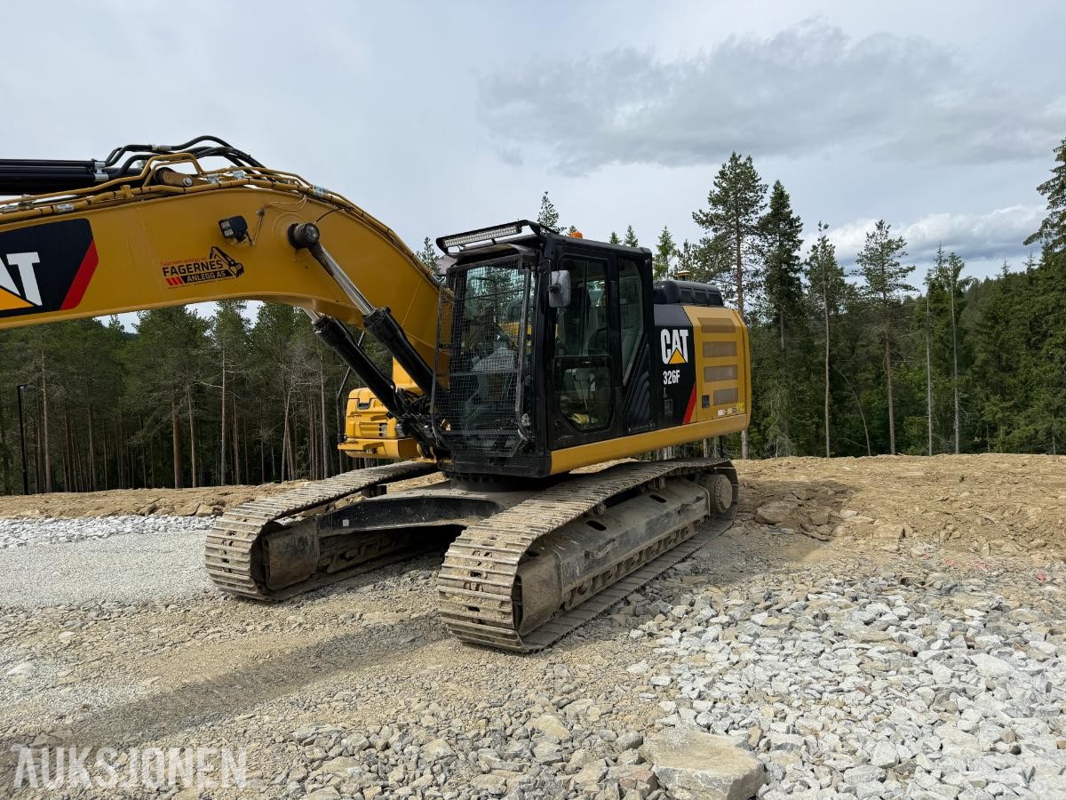 2020 Cat 326F Gravemaskin m/Tiltrotator og 2 skuffer