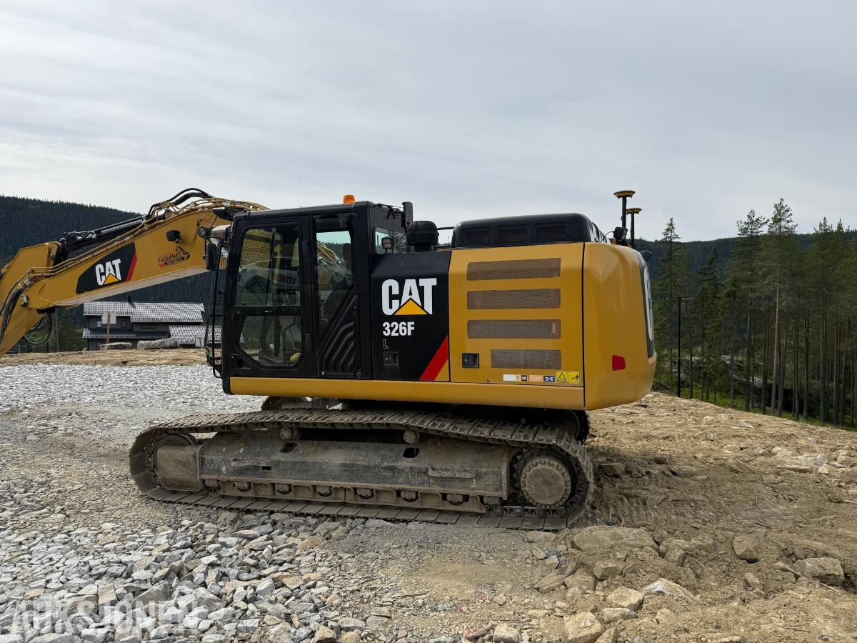 2020 Cat 326F Gravemaskin m/Tiltrotator og 2 skuffer