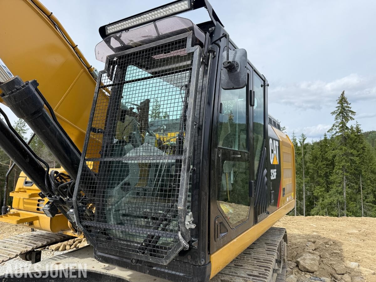 2020 Cat 326F Gravemaskin m/Tiltrotator og 2 skuffer