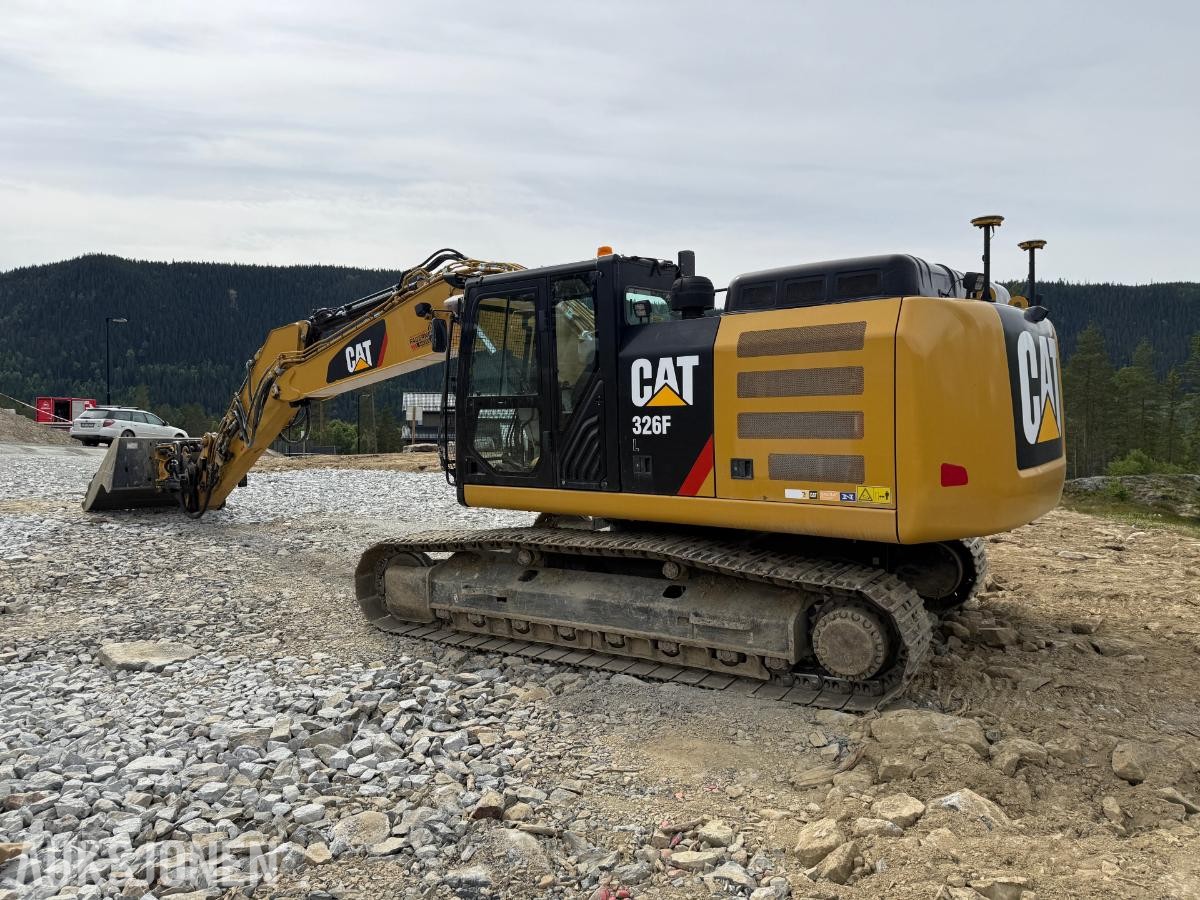 2020 Cat 326F Gravemaskin m/Tiltrotator og 2 skuffer