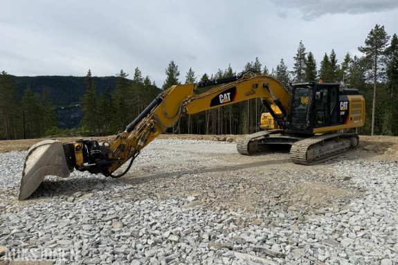 2020 Cat 326F Gravemaskin m/Tiltrotator og 2 skuffer