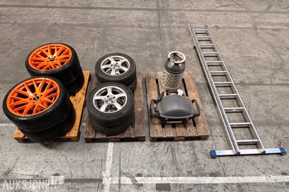 Parti med 2 hjulsett, Weber Q1400 grill, propanflaske og Biltema stige