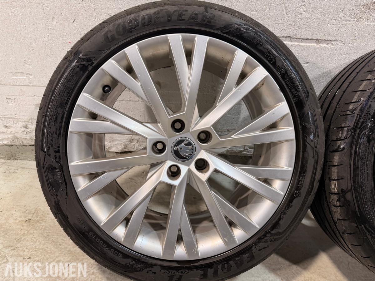 Hjulsett Skoda - 235/45 R18