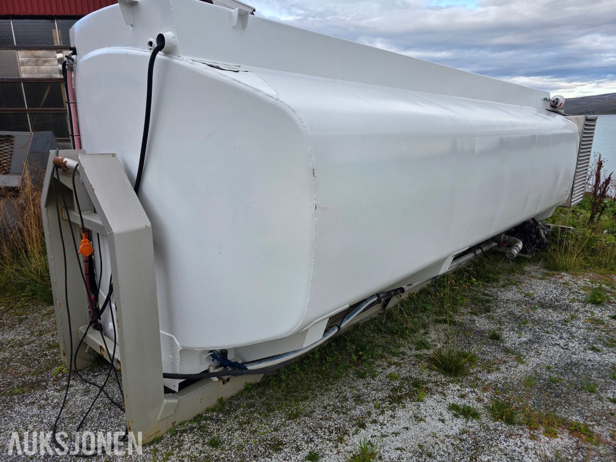 Krokflak med vanntank, pumpe og spyleutstyr