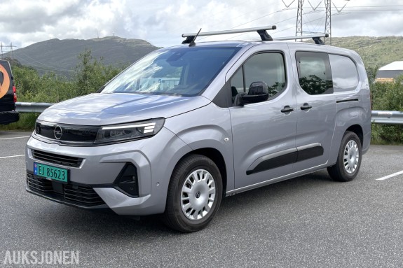 2025 Opel Combo Electric 50kWh L2 - 2 sett hjul - ladekabel