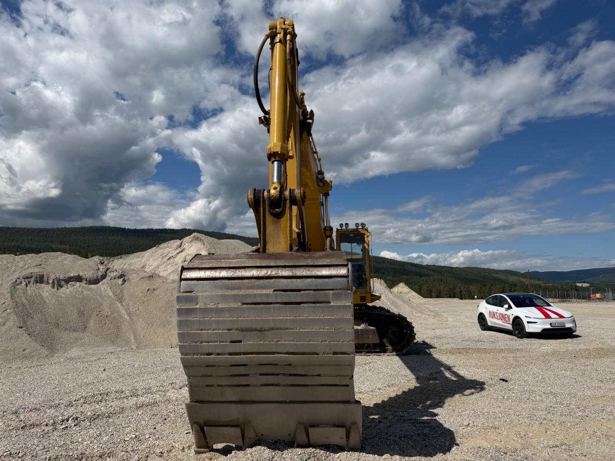 1993 mod. Cat 245 D gravemaskin på 71 tonn m/tannskuff. Sertifisert