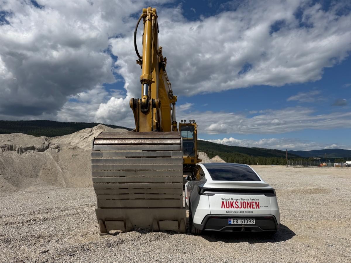 1993 mod. Cat 245 D gravemaskin på 71 tonn m/tannskuff. Sertifisert