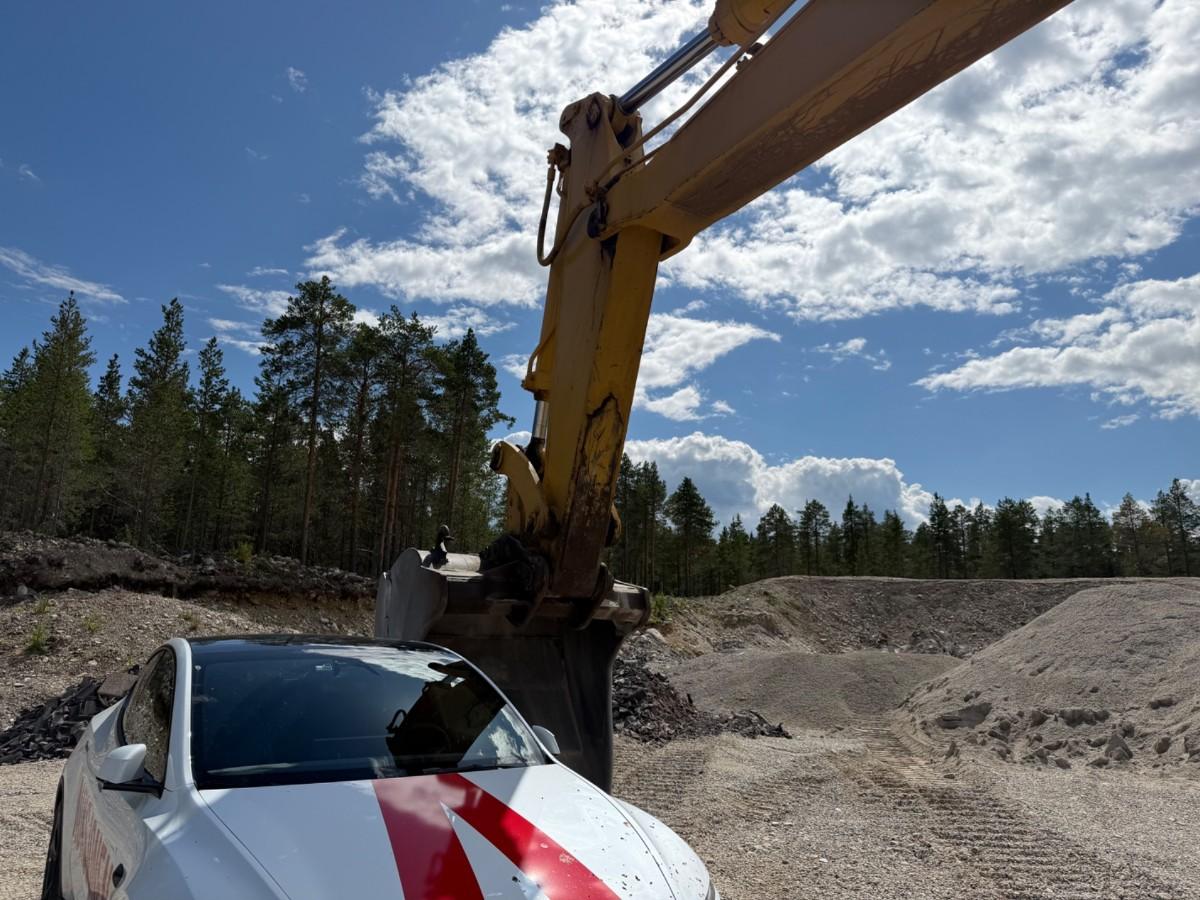1993 mod. Cat 245 D gravemaskin på 71 tonn m/tannskuff. Sertifisert