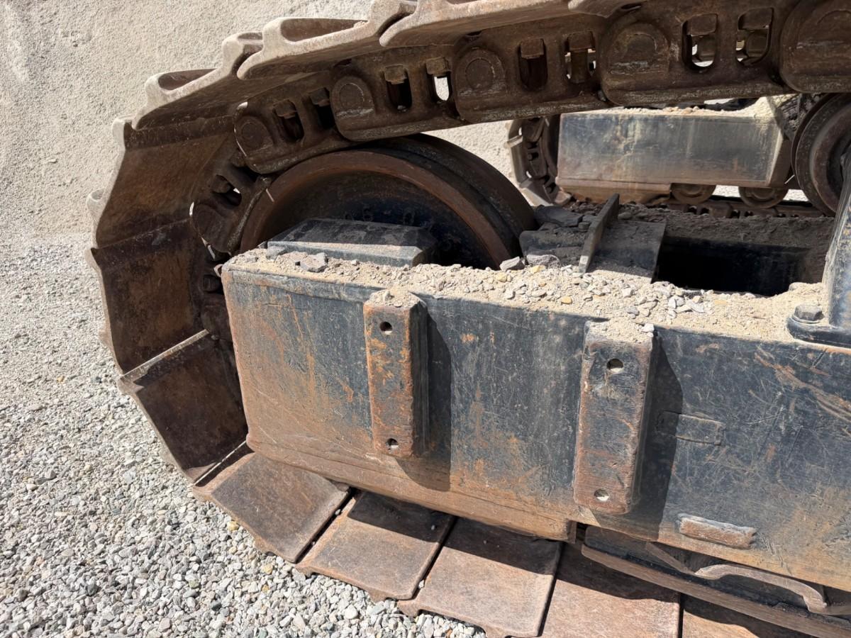 1993 mod. Cat 245 D gravemaskin på 71 tonn m/tannskuff. Sertifisert