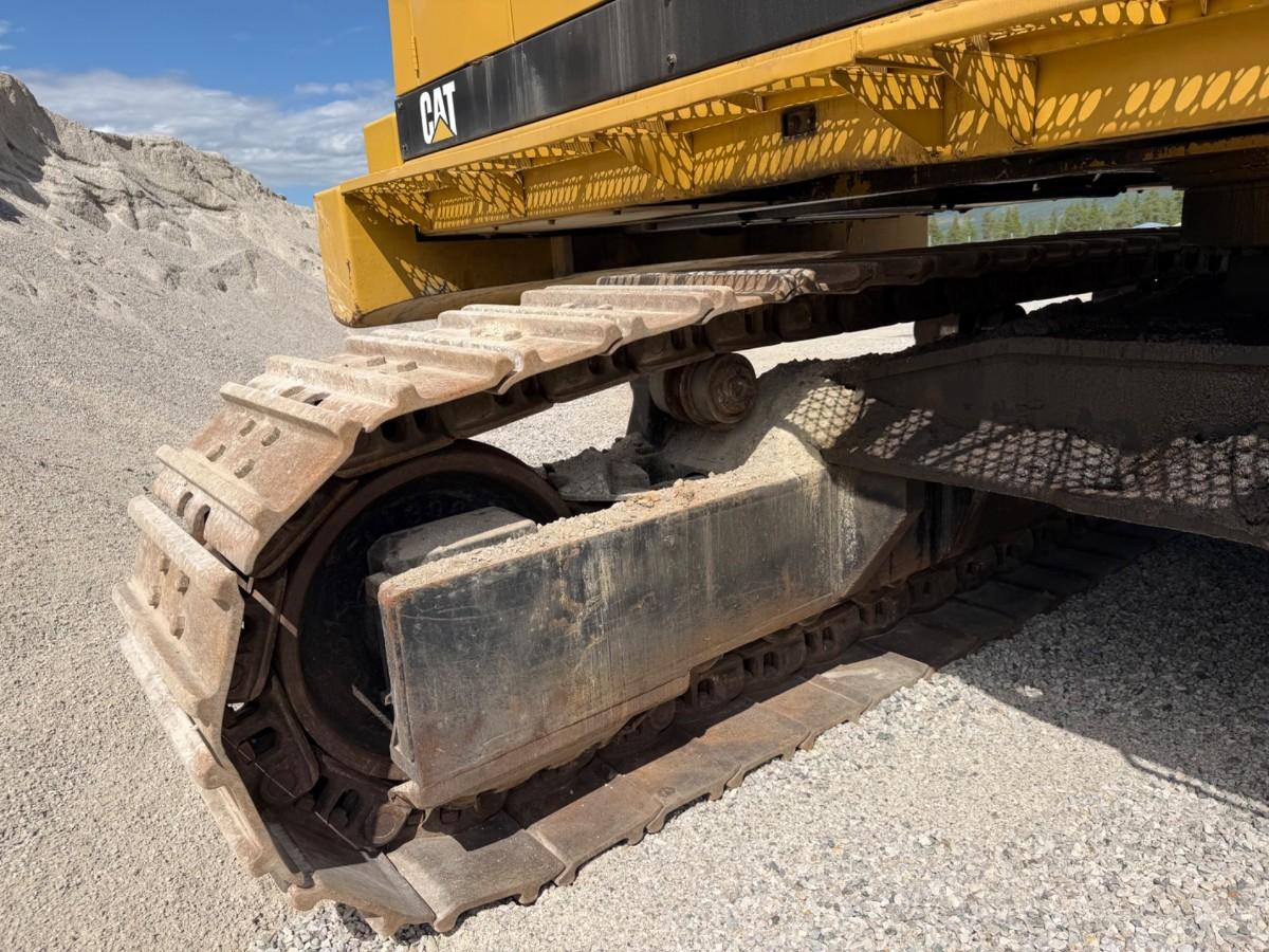 1993 mod. Cat 245 D gravemaskin på 71 tonn m/tannskuff. Sertifisert