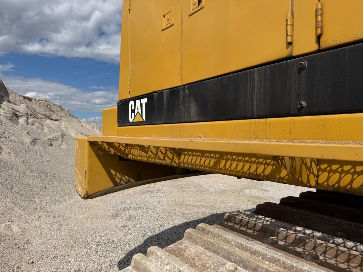 1993 mod. Cat 245 D gravemaskin på 71 tonn m/tannskuff. Sertifisert