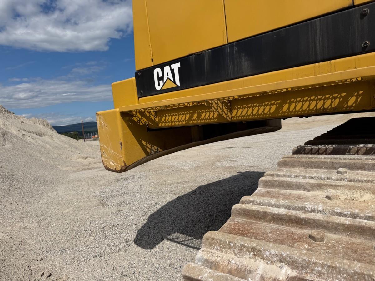 1993 mod. Cat 245 D gravemaskin på 71 tonn m/tannskuff. Sertifisert