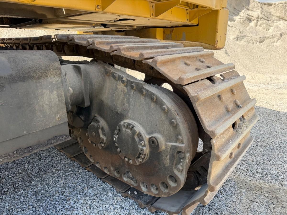 1993 mod. Cat 245 D gravemaskin på 71 tonn m/tannskuff. Sertifisert