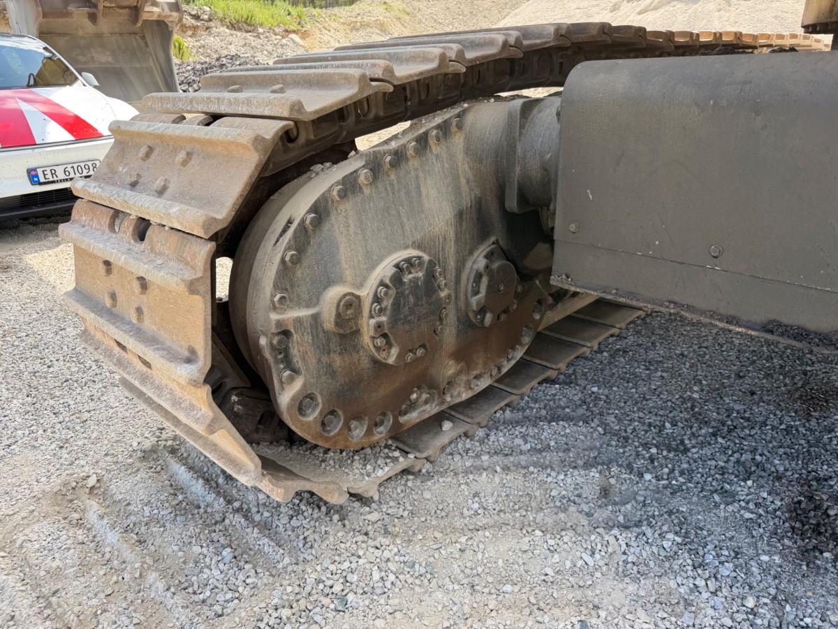 1993 mod. Cat 245 D gravemaskin på 71 tonn m/tannskuff. Sertifisert