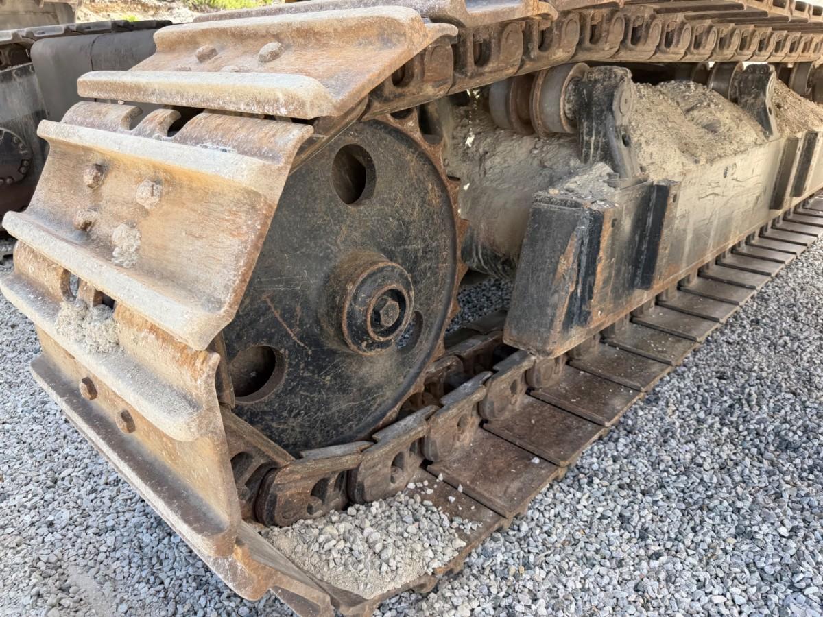 1993 mod. Cat 245 D gravemaskin på 71 tonn m/tannskuff. Sertifisert