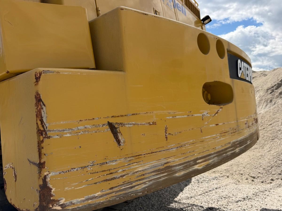 1993 mod. Cat 245 D gravemaskin på 71 tonn m/tannskuff. Sertifisert