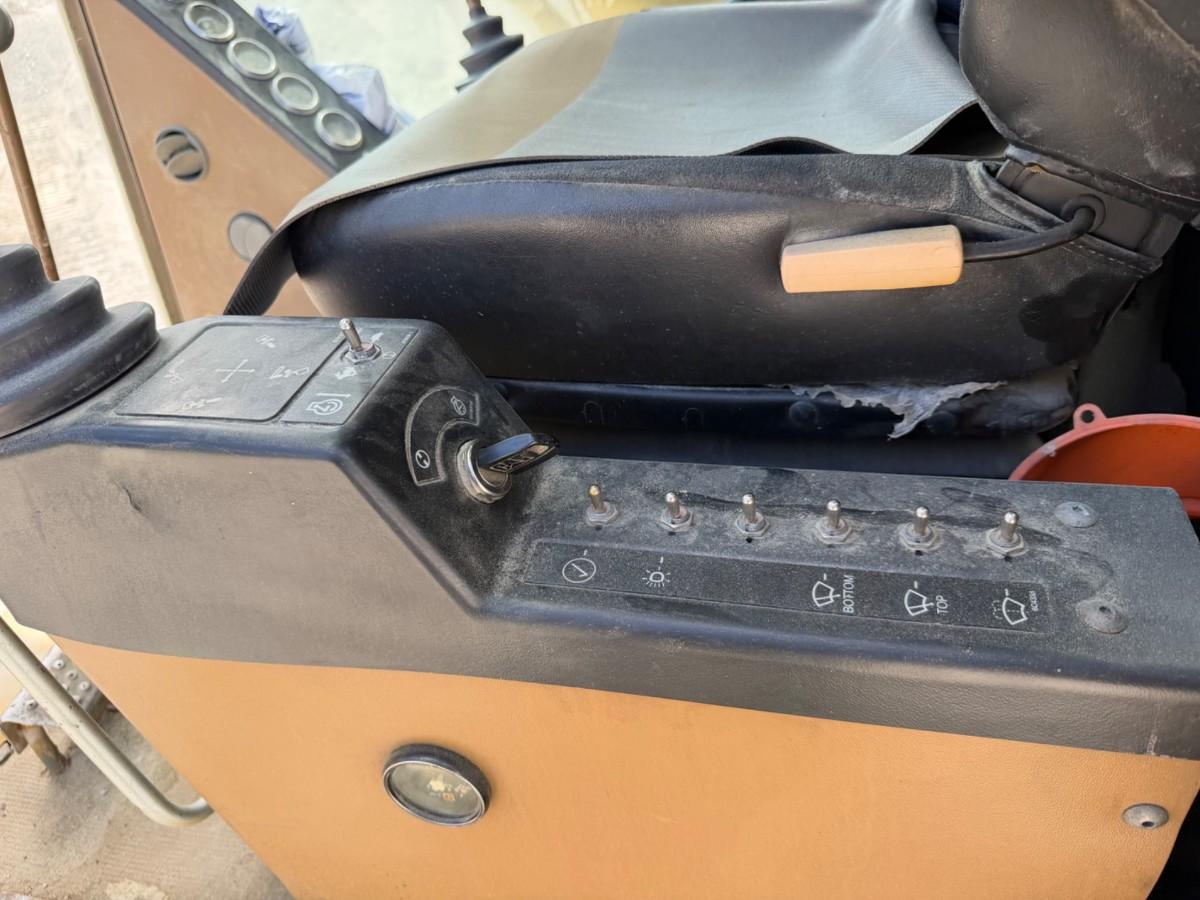 1993 mod. Cat 245 D gravemaskin på 71 tonn m/tannskuff. Sertifisert