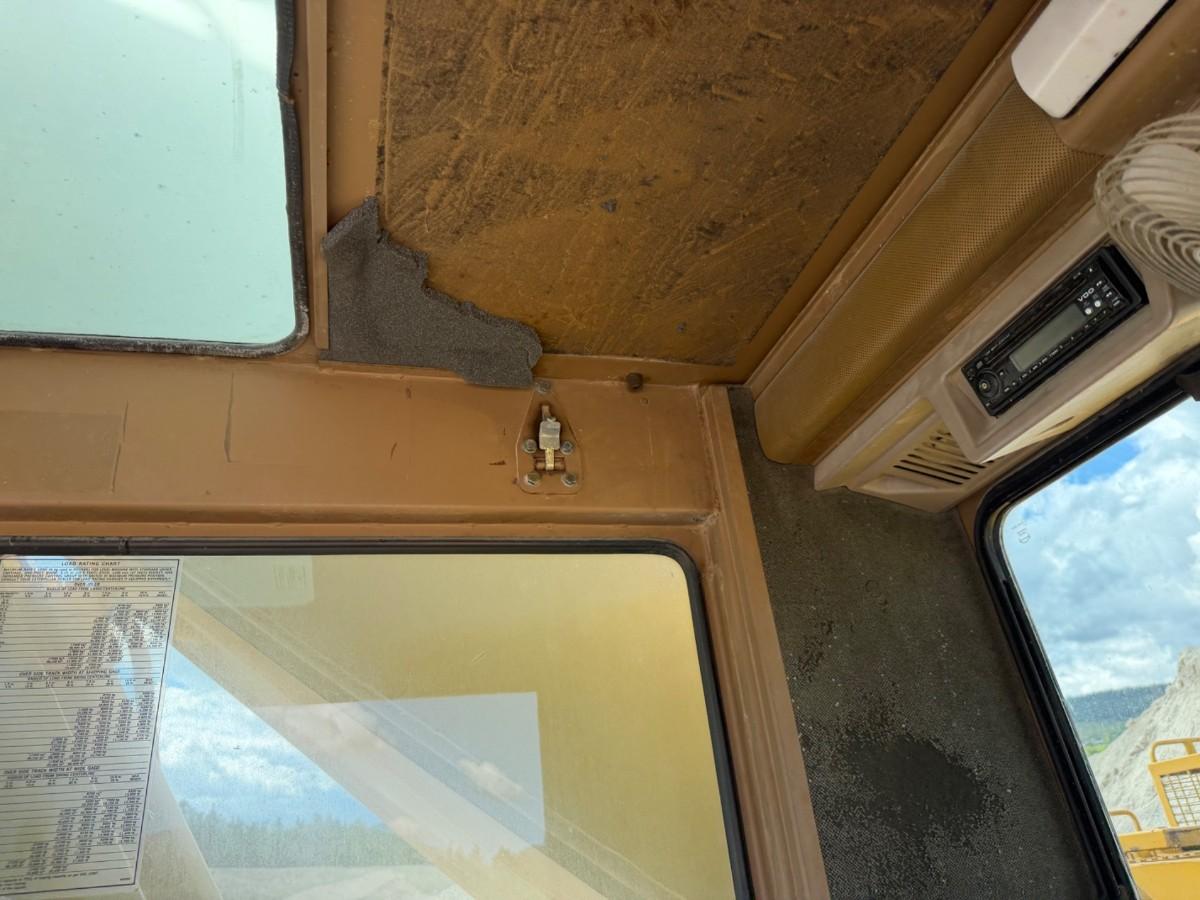 1993 mod. Cat 245 D gravemaskin på 71 tonn m/tannskuff. Sertifisert