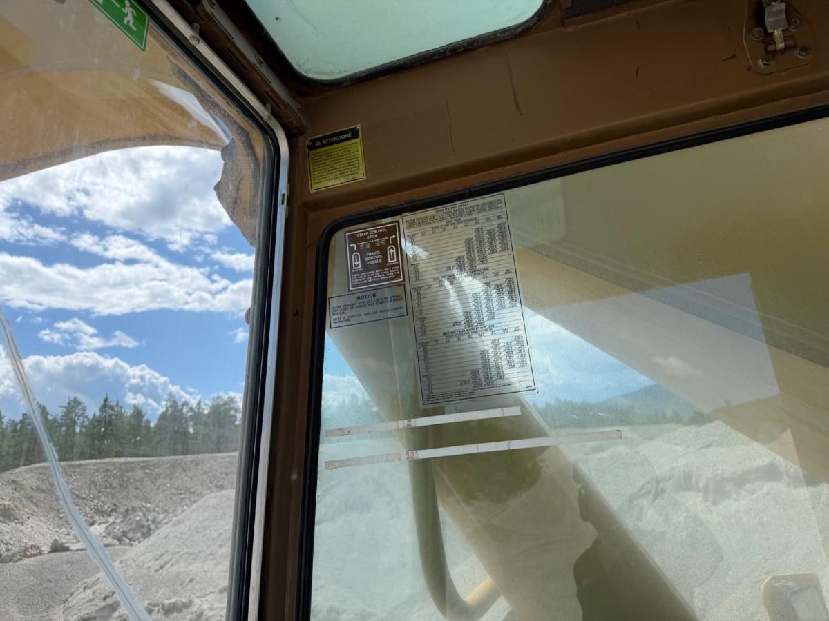 1993 mod. Cat 245 D gravemaskin på 71 tonn m/tannskuff. Sertifisert