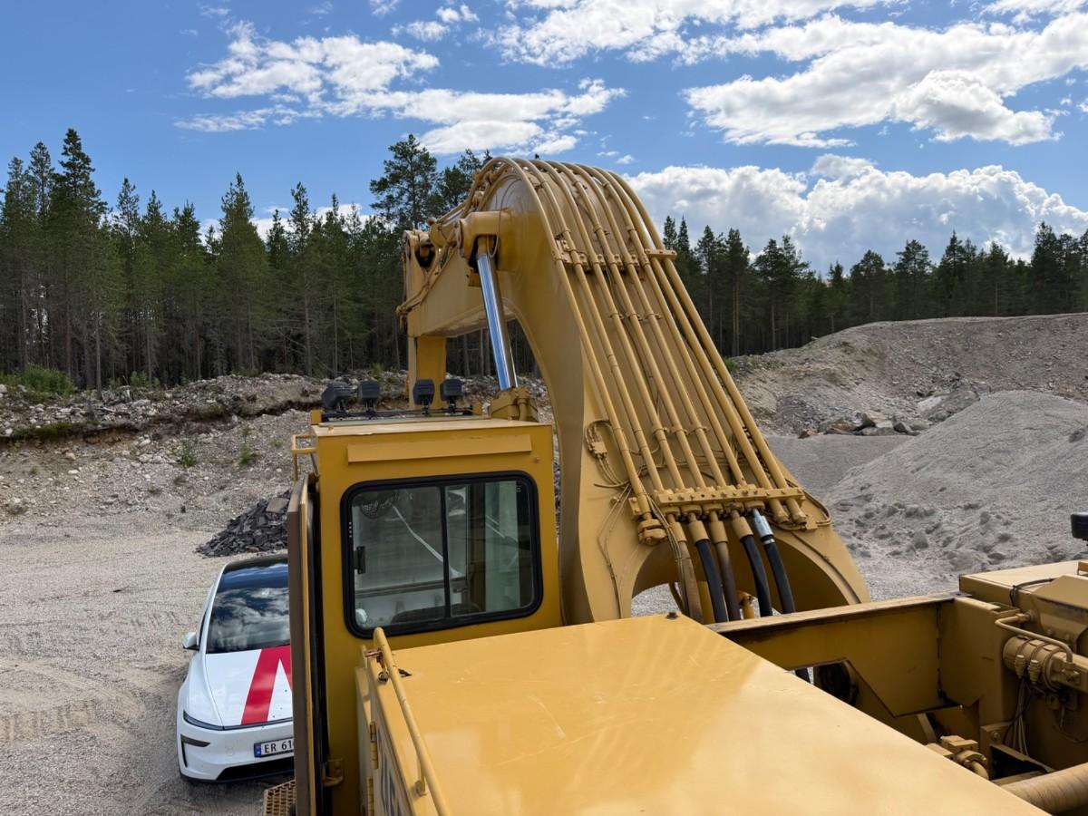 1993 mod. Cat 245 D gravemaskin på 71 tonn m/tannskuff. Sertifisert