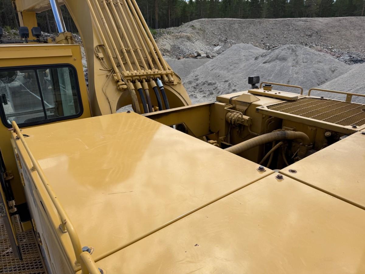 1993 mod. Cat 245 D gravemaskin på 71 tonn m/tannskuff. Sertifisert