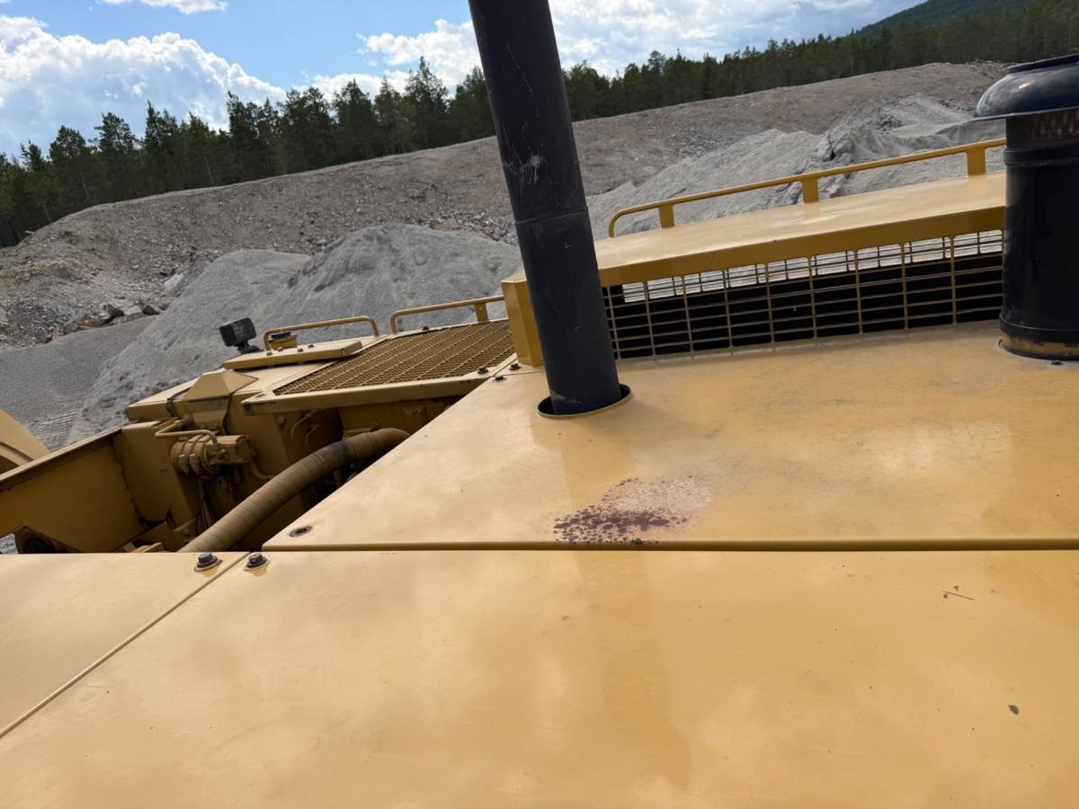 1993 mod. Cat 245 D gravemaskin på 71 tonn m/tannskuff. Sertifisert