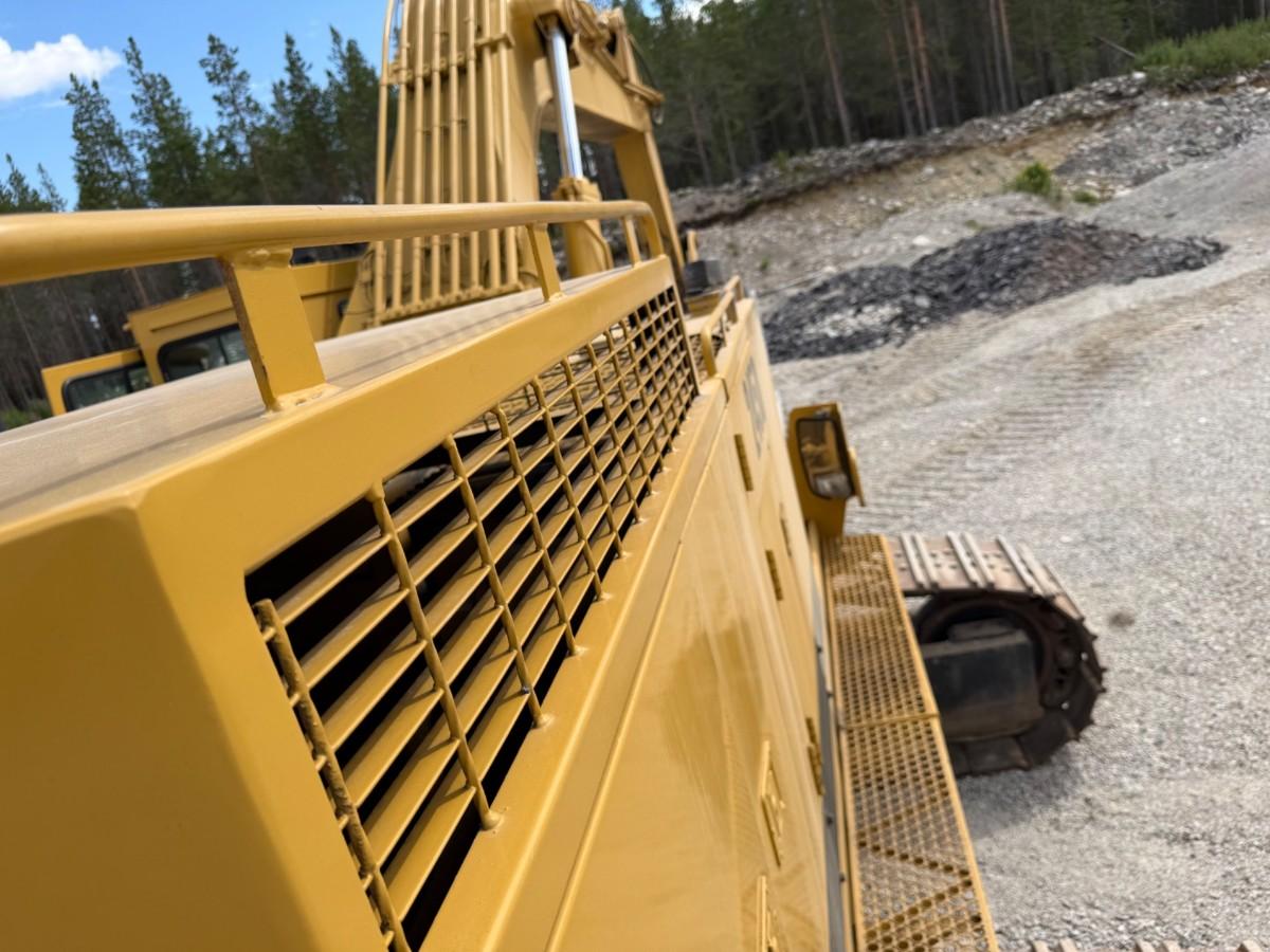 1993 mod. Cat 245 D gravemaskin på 71 tonn m/tannskuff. Sertifisert