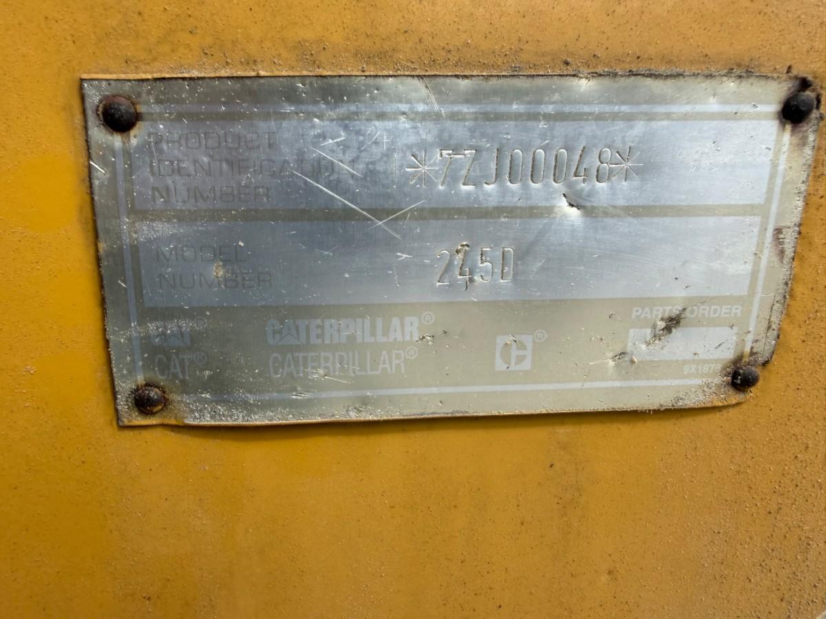 1993 mod. Cat 245 D gravemaskin på 71 tonn m/tannskuff. Sertifisert