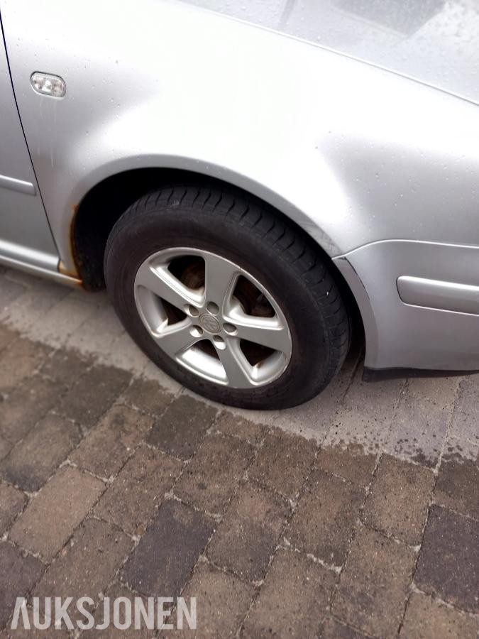 2003 Volkswagen Golf 1.6 bensin 102hk Automat EU ok til 03.2028