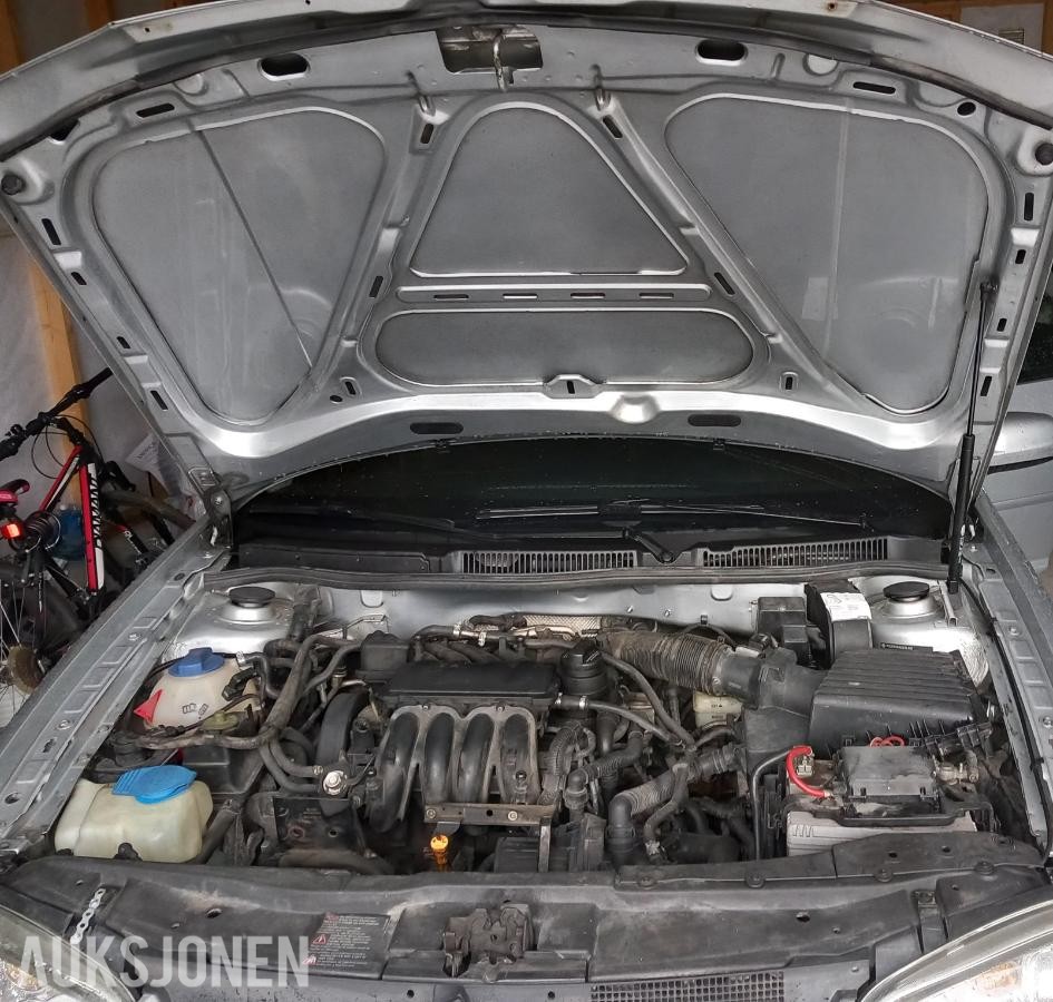 2003 Volkswagen Golf 1.6 bensin 102hk Automat EU ok til 03.2028